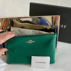 NEW Coach Small Leather Wristlet
Dark Green
